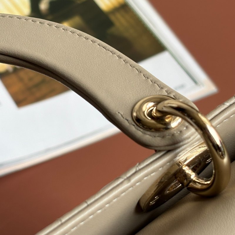 ::Christian Dior:: Lady Dior 淺駝米色 Cannage 5x5籐格紋羊皮黛妃包 手提包 斜背包-37