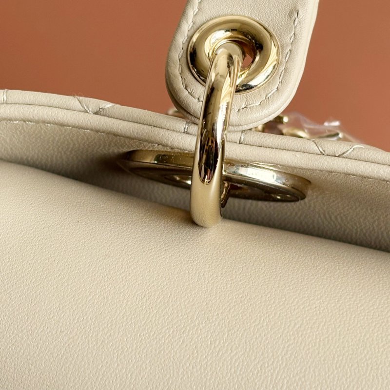 ::Christian Dior:: Lady Dior 淺駝米色 Cannage 5x5籐格紋羊皮黛妃包 手提包 斜背包-42