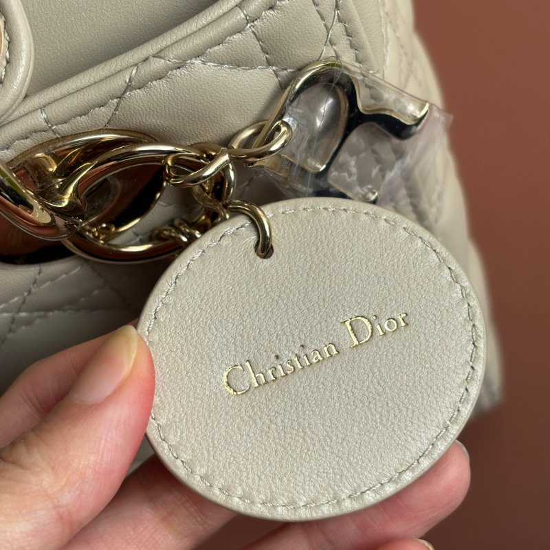 ::Christian Dior:: Lady Dior 淺駝米色 Cannage 5x5籐格紋羊皮黛妃包 手提包 斜背包-45