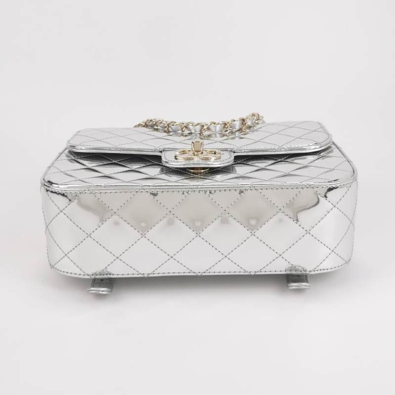 Chanel 羊皮純色菱格絎縫雙C釦子母包雙肩包-5