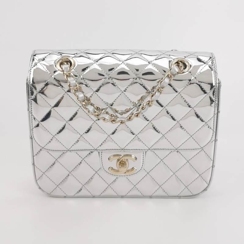 Chanel 羊皮純色菱格絎縫雙C釦子母包雙肩包-8