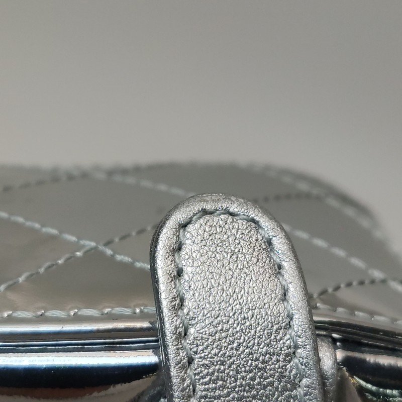 Chanel 羊皮純色菱格絎縫雙C釦子母包雙肩包-11