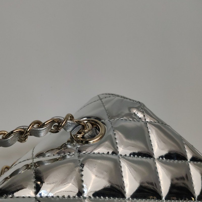 Chanel 羊皮純色菱格絎縫雙C釦子母包雙肩包-15