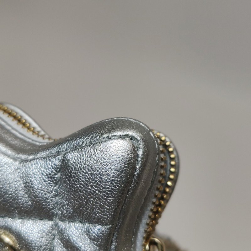 Chanel 羊皮純色菱格絎縫雙C釦子母包雙肩包-19