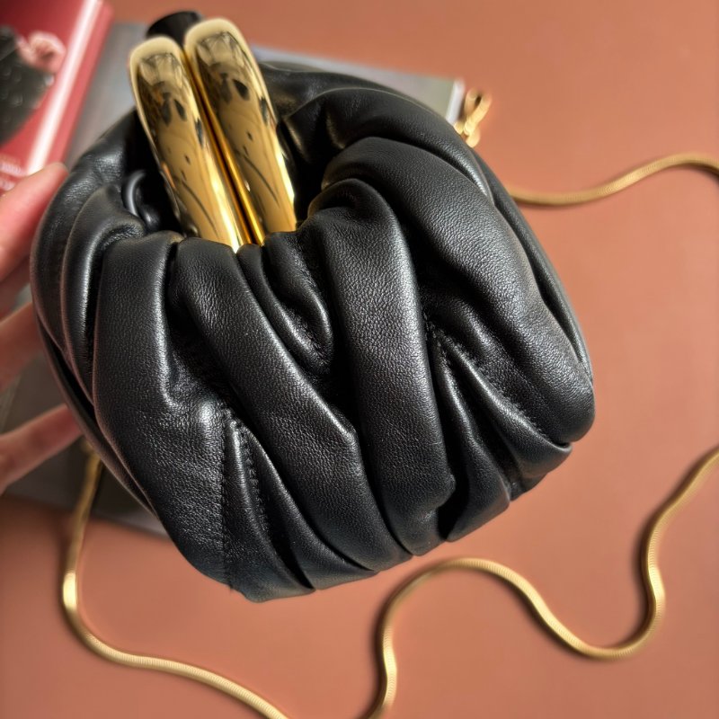 收藏割愛 ::Miu Miu:: Miu Belle Matelassé 黑色納帕軟皮手袋 復古口金包 蛇鏈包 手拿包 晚宴包-3