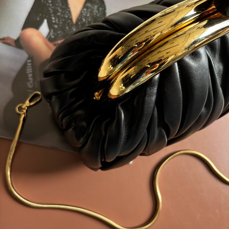 收藏割愛 ::Miu Miu:: Miu Belle Matelassé 黑色納帕軟皮手袋 復古口金包 蛇鏈包 手拿包 晚宴包-4