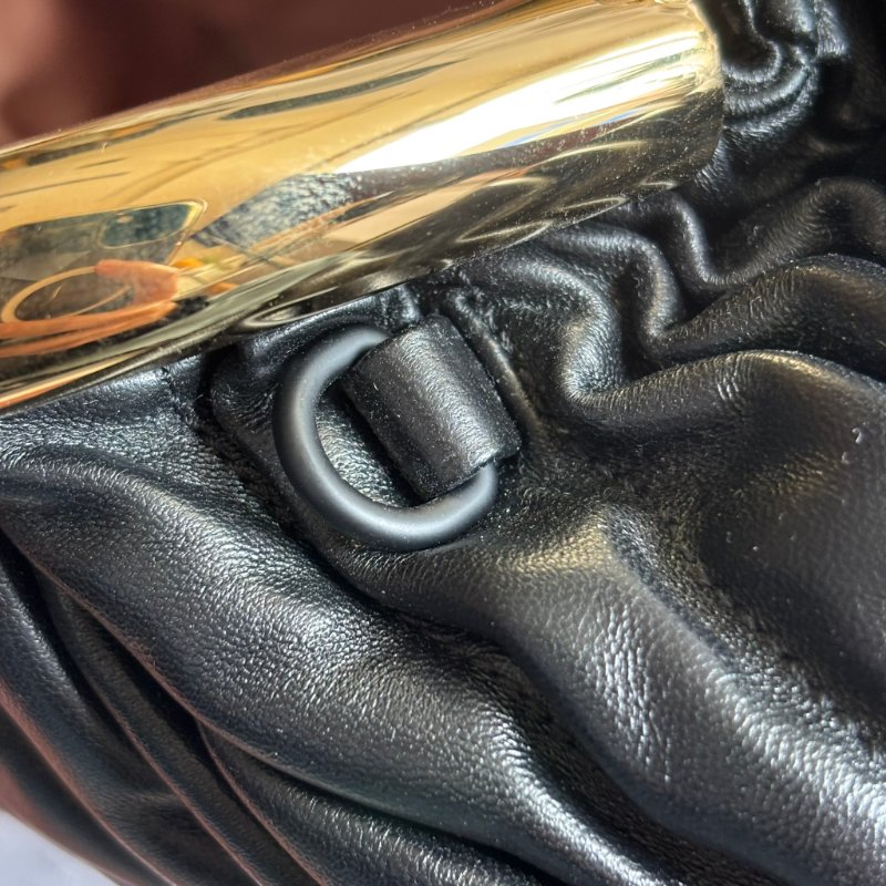 收藏割愛 ::Miu Miu:: Miu Belle Matelassé 黑色納帕軟皮手袋 復古口金包 蛇鏈包 手拿包 晚宴包-6