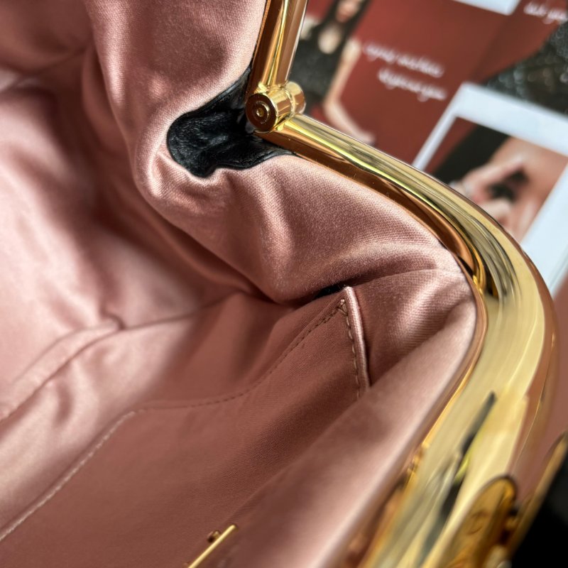 收藏割愛 ::Miu Miu:: Miu Belle Matelassé 黑色納帕軟皮手袋 復古口金包 蛇鏈包 手拿包 晚宴包-11