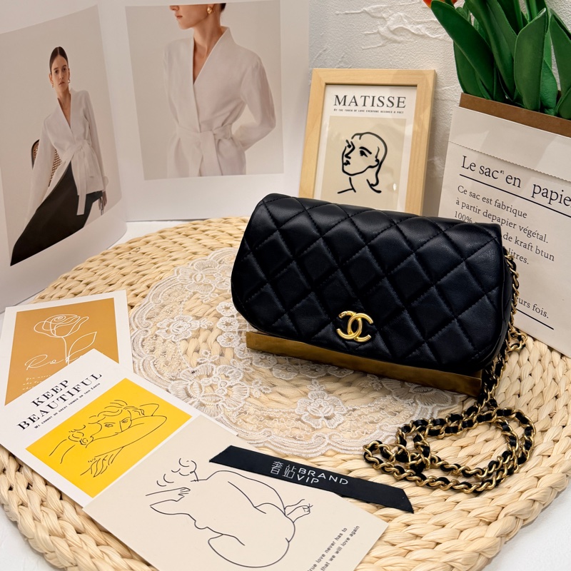 Chanel Mini Flap Bag (小牛皮 芯片22年）-1