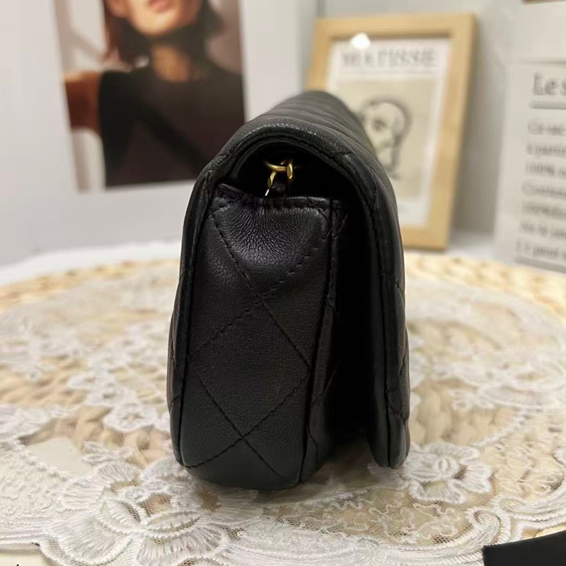 Chanel Mini Flap Bag (小牛皮 芯片22年）-10