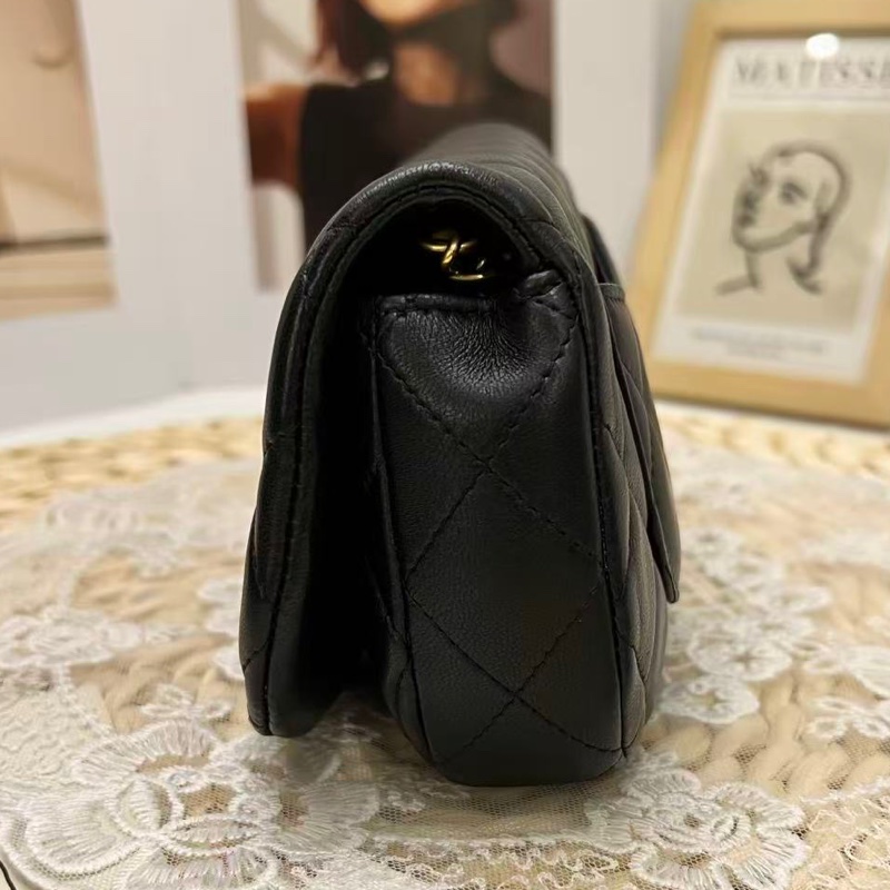 Chanel Mini Flap Bag (小牛皮 芯片22年）-11
