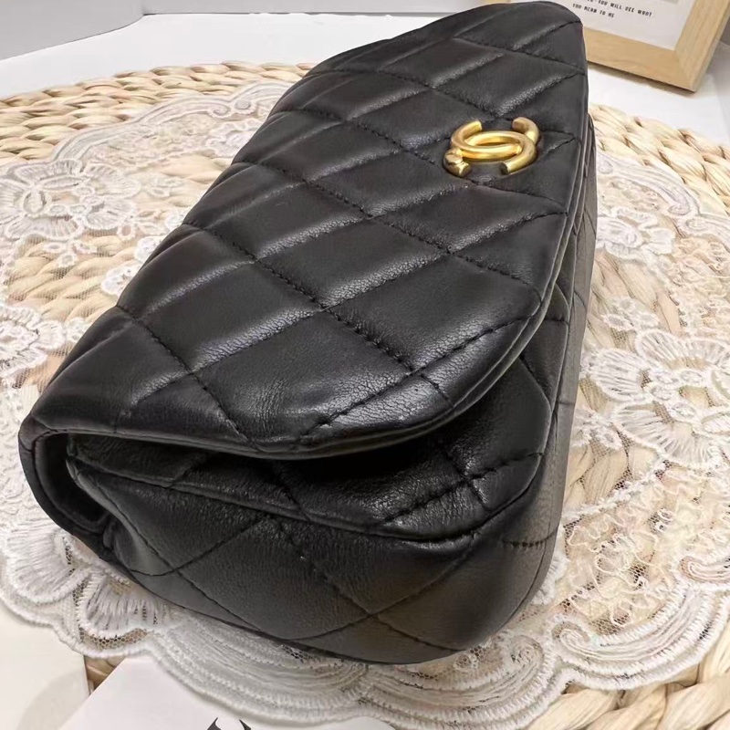 Chanel Mini Flap Bag (小牛皮 芯片22年）-12