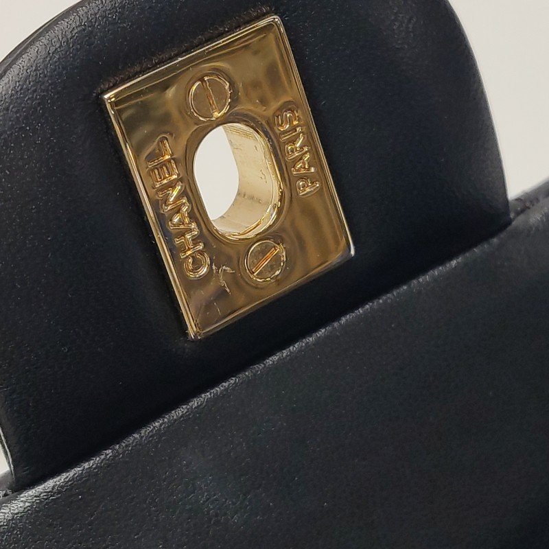 Chanel Classic Flap 經典款小號羊皮菱格絎縫雙C扣皮穿鏈單肩包-15