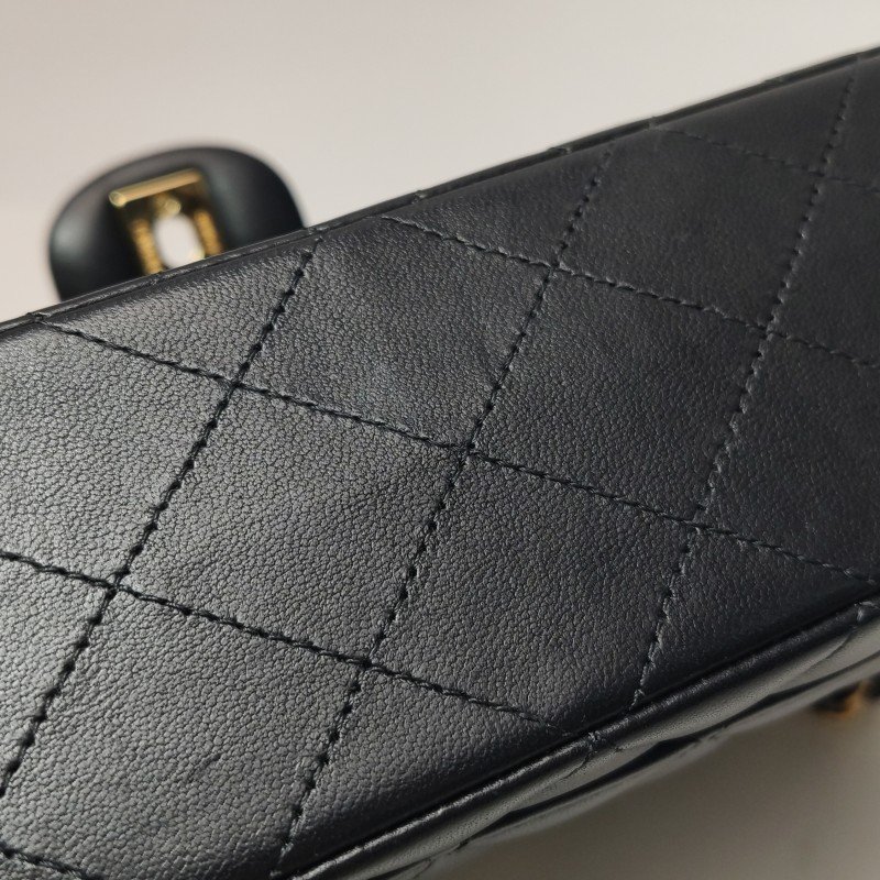 Chanel Classic Flap 經典款小號羊皮菱格絎縫雙C扣皮穿鏈單肩包-19