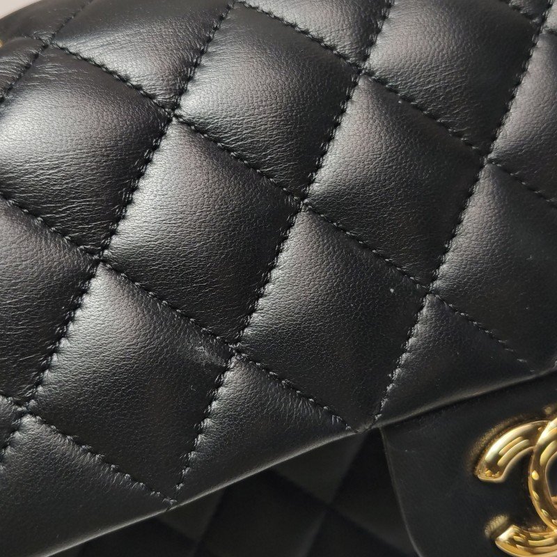 Chanel Classic Flap 經典款小號羊皮菱格絎縫雙C扣皮穿鏈單肩包-21