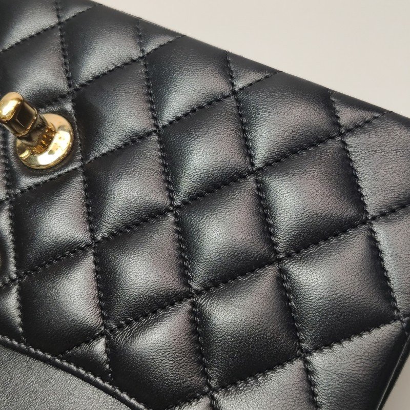 Chanel Classic Flap 經典款小號羊皮菱格絎縫雙C扣皮穿鏈單肩包-22