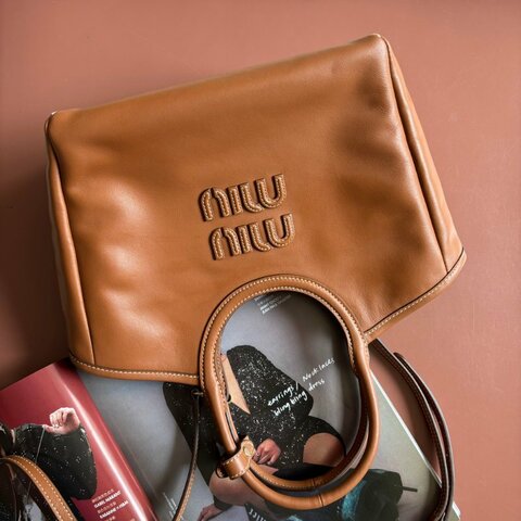 小號 ::Miu Miu:: IVY 干邑色 焦糖棕皮革手袋 手提斜背兩用包