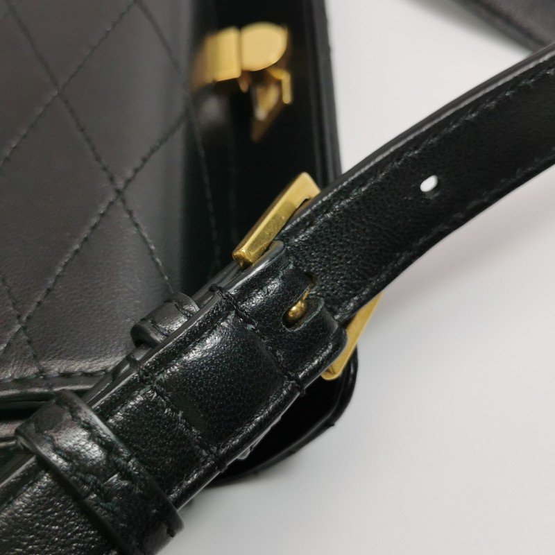 Saint Laurent 羊皮純色字母Logo斜背包-10