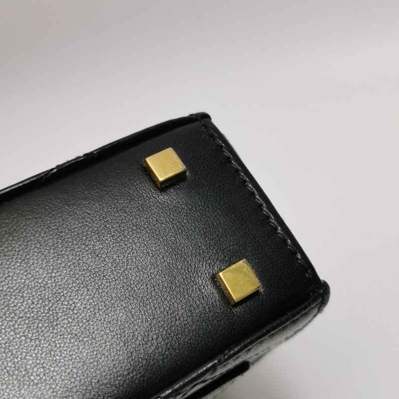 Saint Laurent 羊皮純色字母Logo斜背包-12