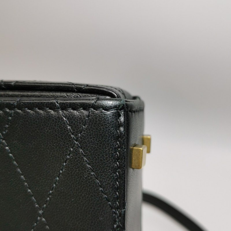 Saint Laurent 羊皮純色字母Logo斜背包-17