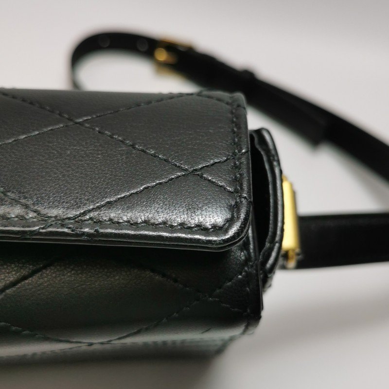 Saint Laurent 羊皮純色字母Logo斜背包-18