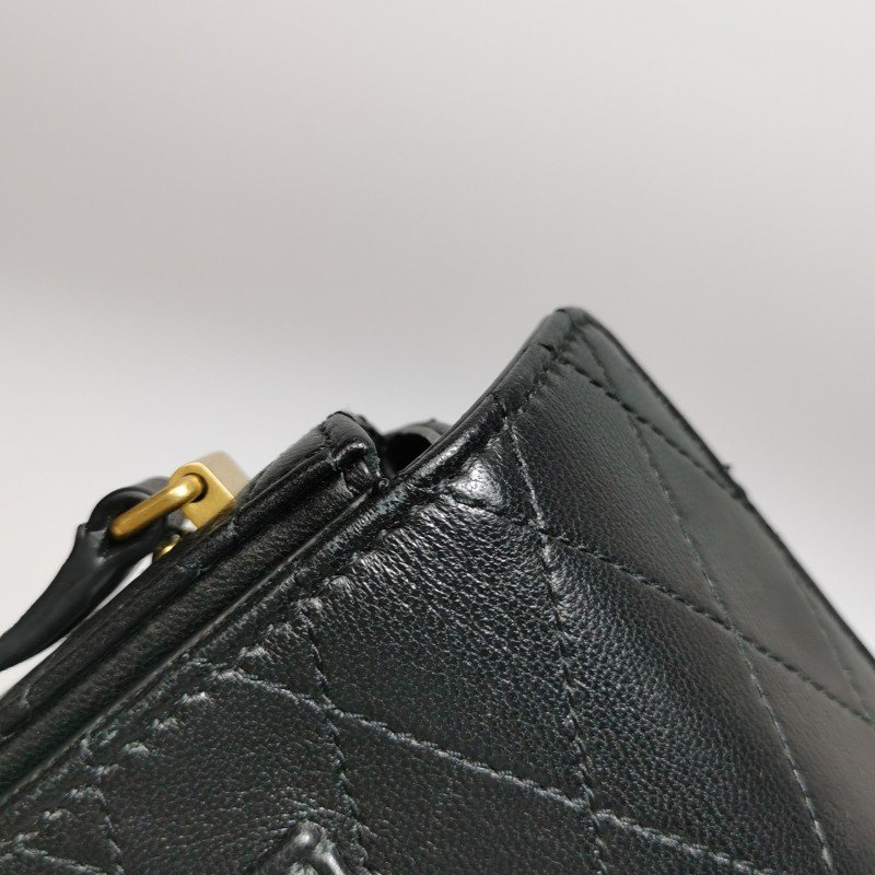 Saint Laurent 羊皮純色字母Logo斜背包-20