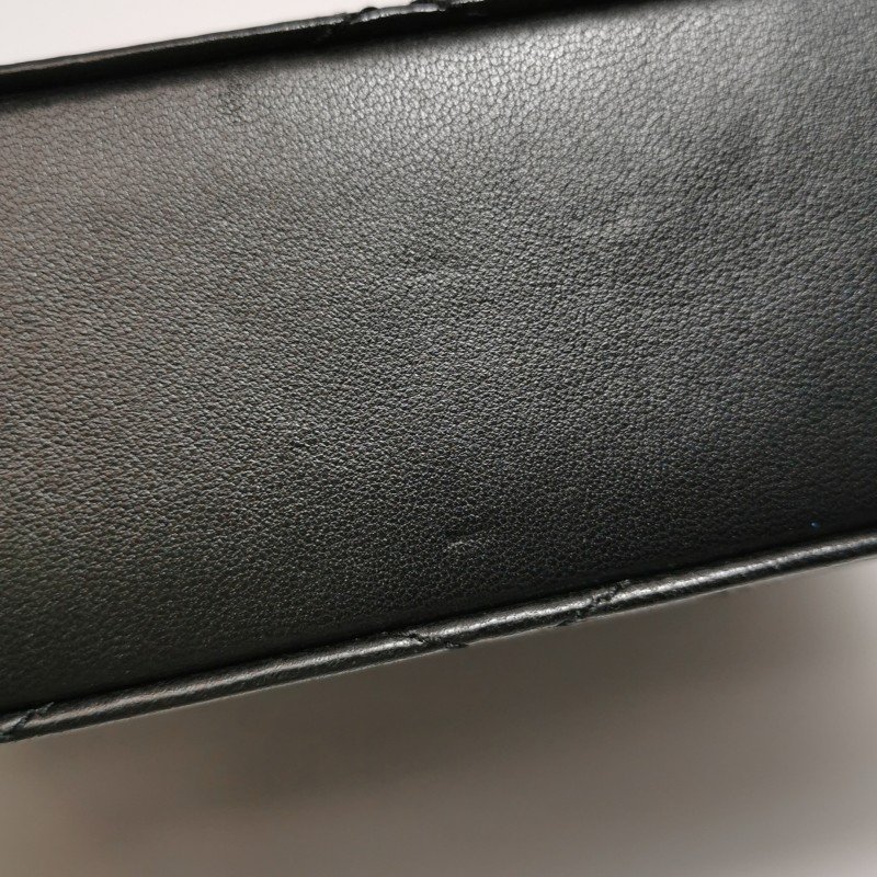 Saint Laurent 羊皮純色字母Logo斜背包-23