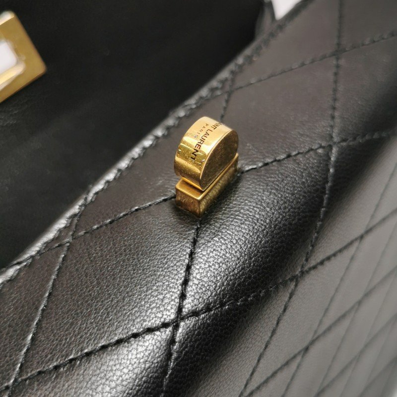 Saint Laurent 羊皮純色字母Logo斜背包-24