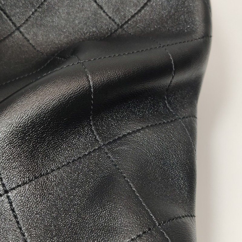 Chanel 羊皮純色菱格絎縫雙C Logo單肩包-9