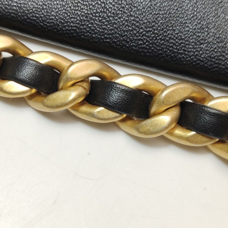 Chanel 羊皮純色菱格絎縫雙C Logo單肩包-10