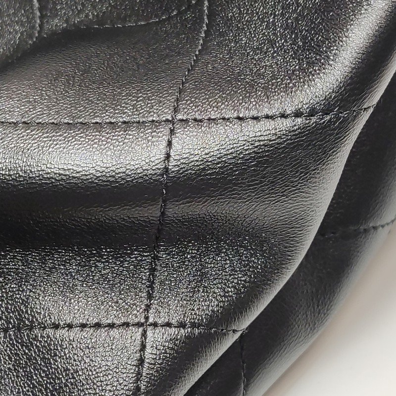 Chanel 羊皮純色菱格絎縫雙C Logo單肩包-16