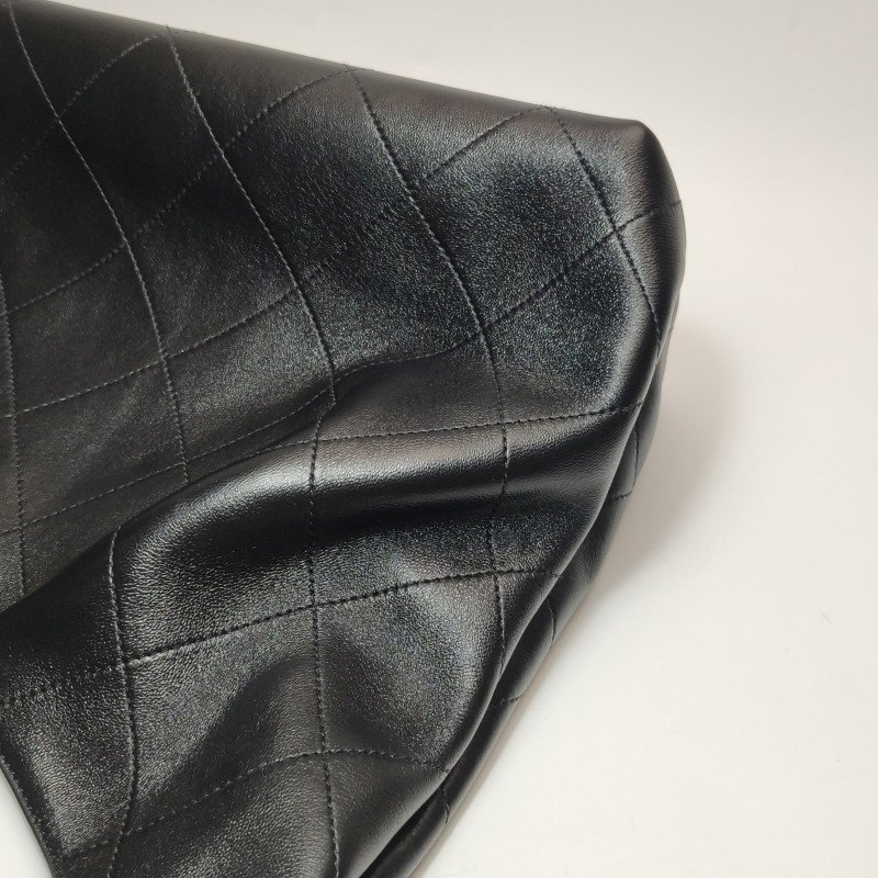 Chanel 羊皮純色菱格絎縫雙C Logo單肩包-18