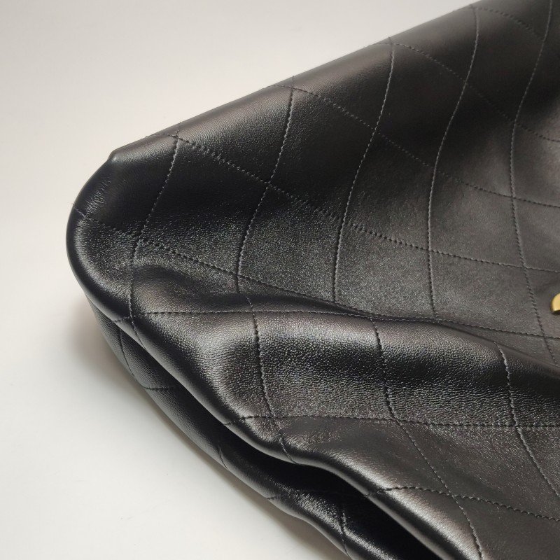 Chanel 羊皮純色菱格絎縫雙C Logo單肩包-19