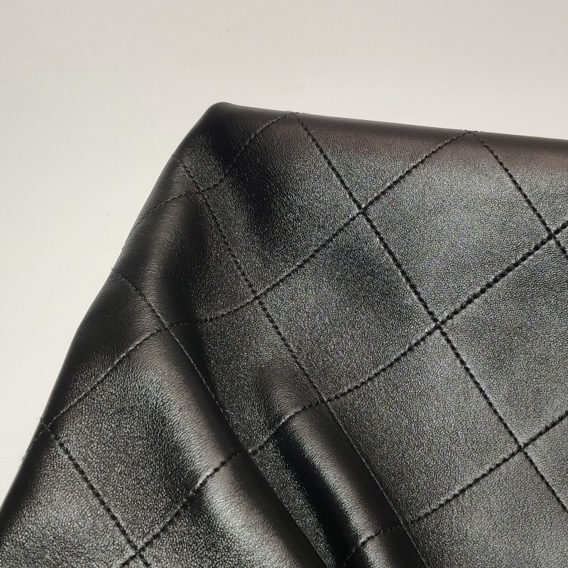 Chanel 羊皮純色菱格絎縫雙C Logo單肩包-20