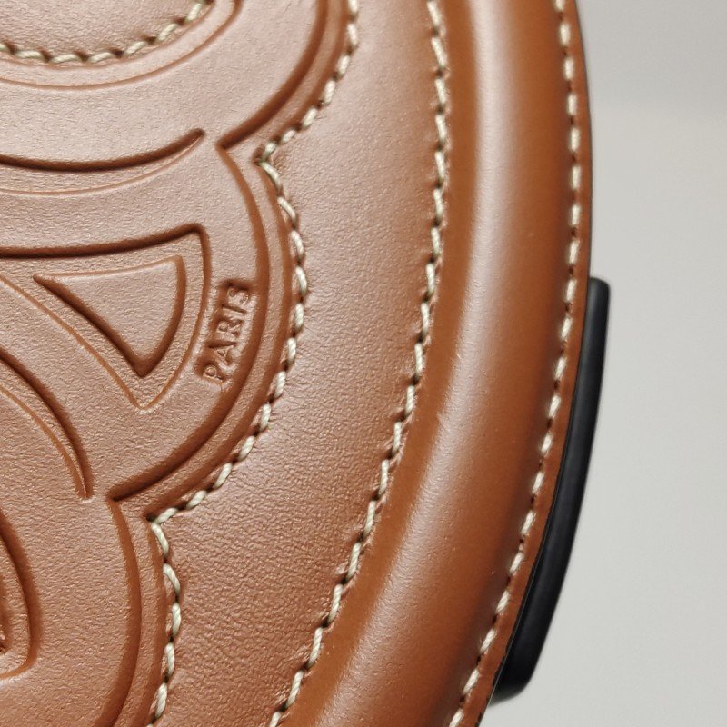 Celine Cuir Triomphe牛皮純色凱旋門Logo手提包-8