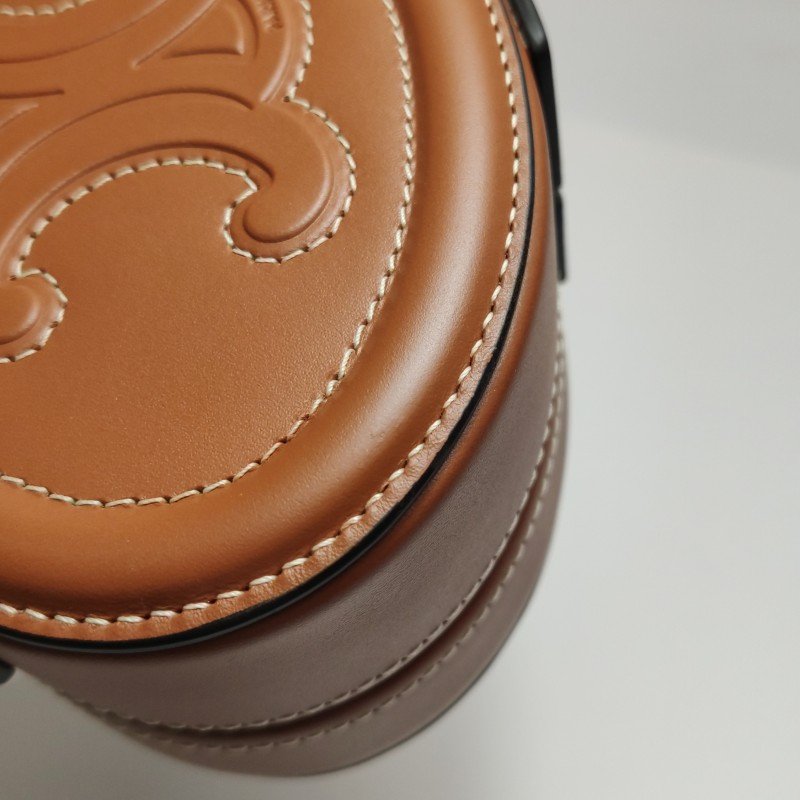 Celine Cuir Triomphe牛皮純色凱旋門Logo手提包-10