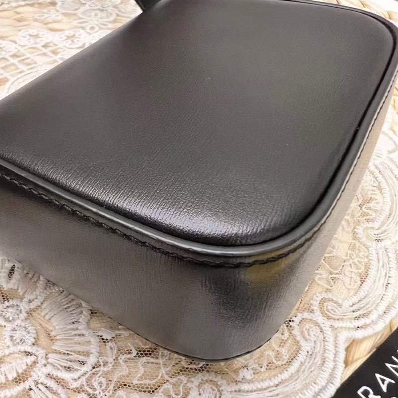 Celine Triomphe mini 牛皮手袋(閒置未使用）-11