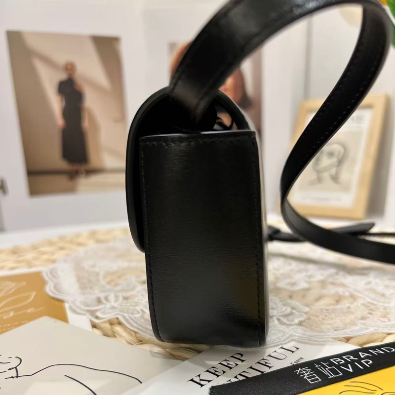 Celine Triomphe mini 牛皮手袋(閒置未使用）-14