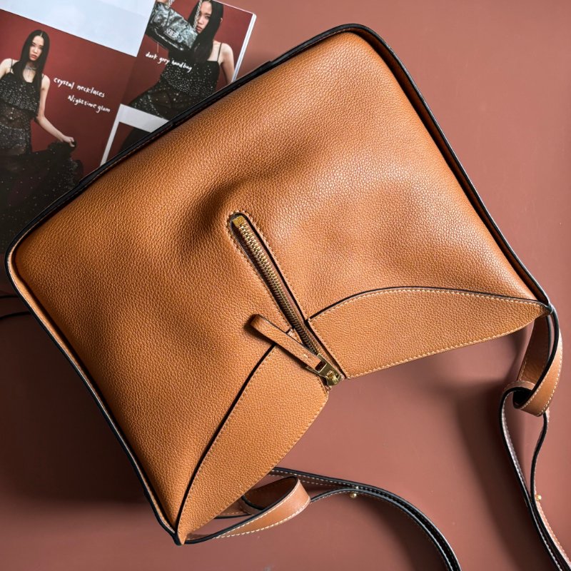 ::LOEWE:: 羅威 Hammock 多揹法小牛皮吊床包(小號/焦糖棕色)-1