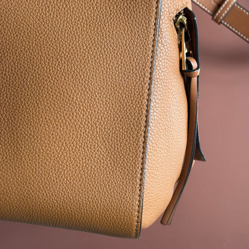 ::LOEWE:: 羅威 Hammock 多揹法小牛皮吊床包(小號/焦糖棕色)-7