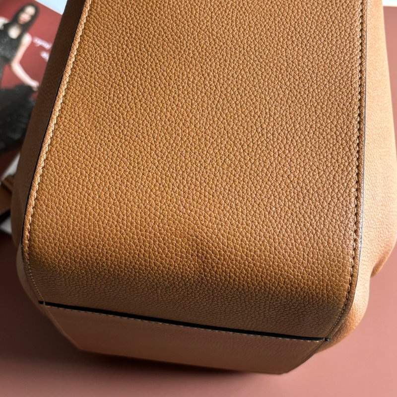 ::LOEWE:: 羅威 Hammock 多揹法小牛皮吊床包(小號/焦糖棕色)-8