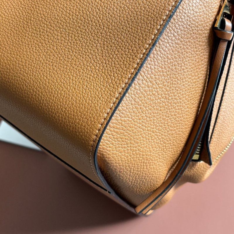 ::LOEWE:: 羅威 Hammock 多揹法小牛皮吊床包(小號/焦糖棕色)-12