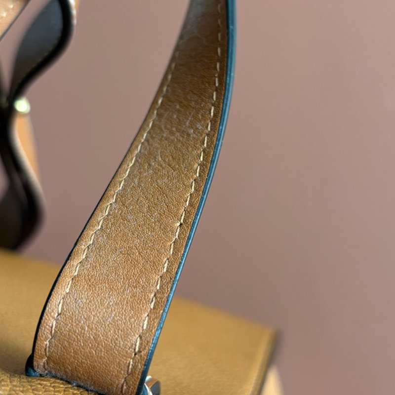 ::LOEWE:: 羅威 Hammock 多揹法小牛皮吊床包(小號/焦糖棕色)-15