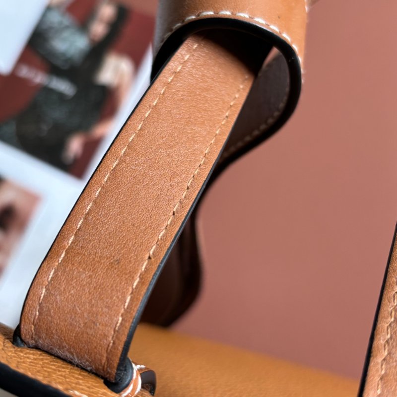 ::LOEWE:: 羅威 Hammock 多揹法小牛皮吊床包(小號/焦糖棕色)-16