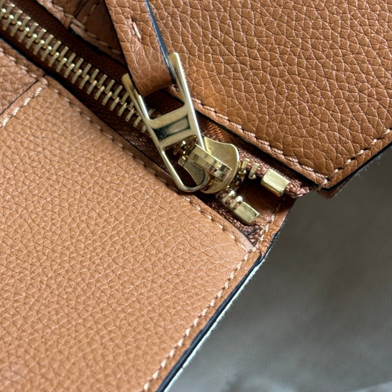 ::LOEWE:: 羅威 Hammock 多揹法小牛皮吊床包(小號/焦糖棕色)-20