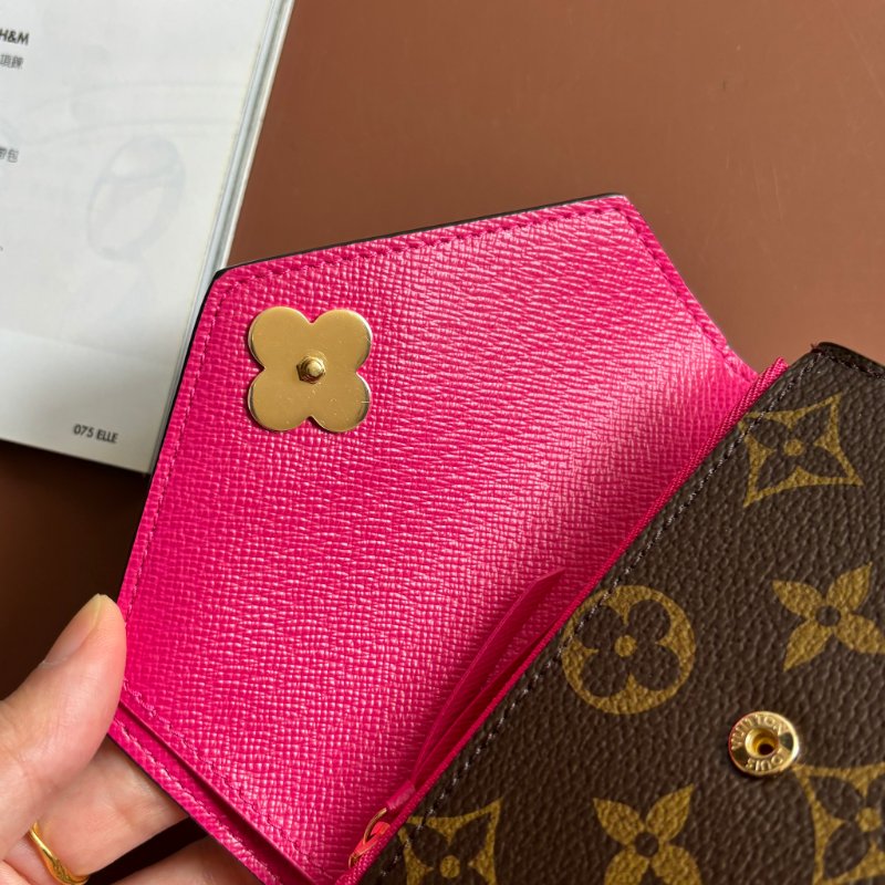 新款 ::LOUIS VUITTON:: LV M15337 Vivienne Winter Holiday吉祥物圖樣 內紫紅 Victorine 短夾 錢包-7