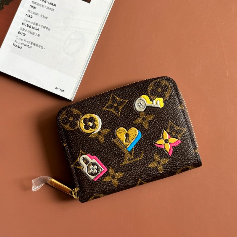 限量款 ::LOUIS VUITTON:: LV 愛心鎖圖樣燙金ㄇ拉零錢包 Monogram Love Lock Zippy Coin Purse-1