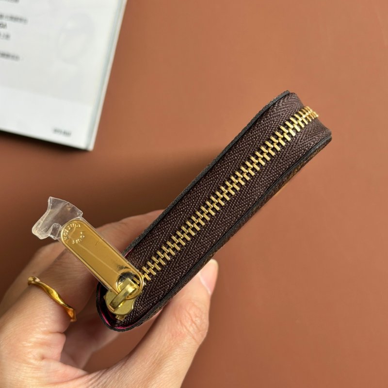 限量款 ::LOUIS VUITTON:: LV 愛心鎖圖樣燙金ㄇ拉零錢包 Monogram Love Lock Zippy Coin Purse-5