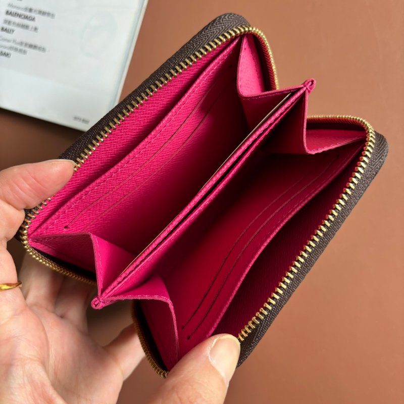 限量款 ::LOUIS VUITTON:: LV 愛心鎖圖樣燙金ㄇ拉零錢包 Monogram Love Lock Zippy Coin Purse-6