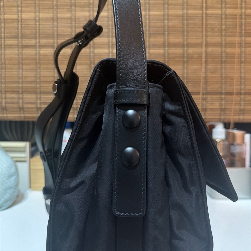 降價！prada郵差包 大號 中性男女接可揹 Jenny經紀人同款-5